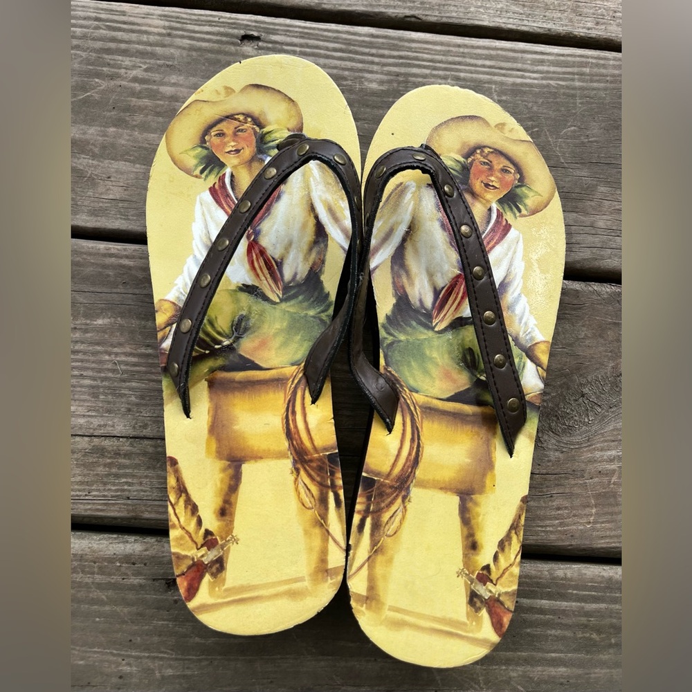 Stunning womens thong sandals western style. Size 9